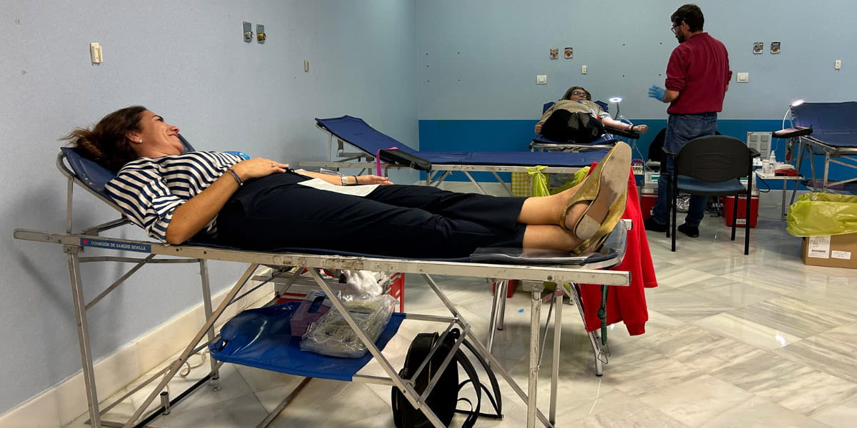 El hospital San Juan de Dios de Sevilla se une a la campaña de donación de sangre “Si eres de sangre caliente, dónala”