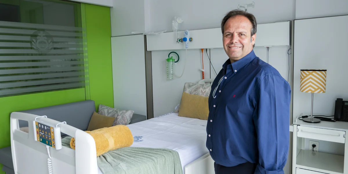 Javier Latre comparte su experiencia en el Hospital San Juan de Dios Sevilla y cómo los médicos le han devuelto su vida