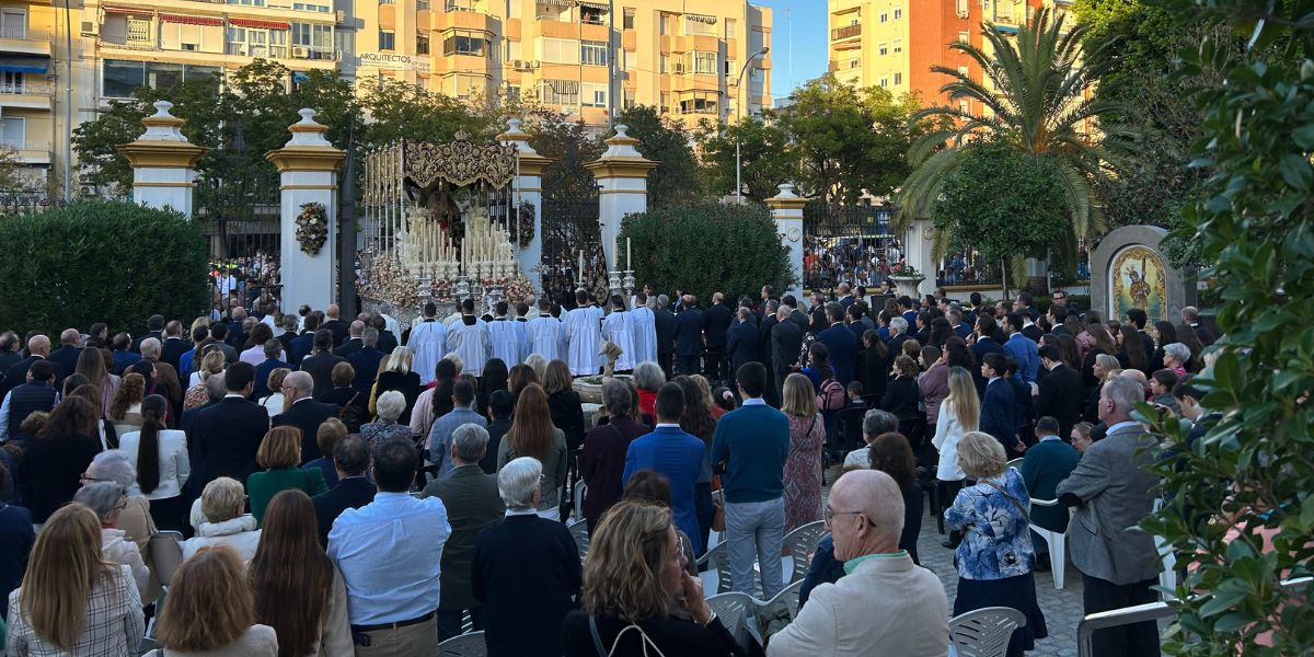 El Hospital San Juan de Dios Sevilla entrega la Granada de Oro a la Hermandad de la Milagrosa