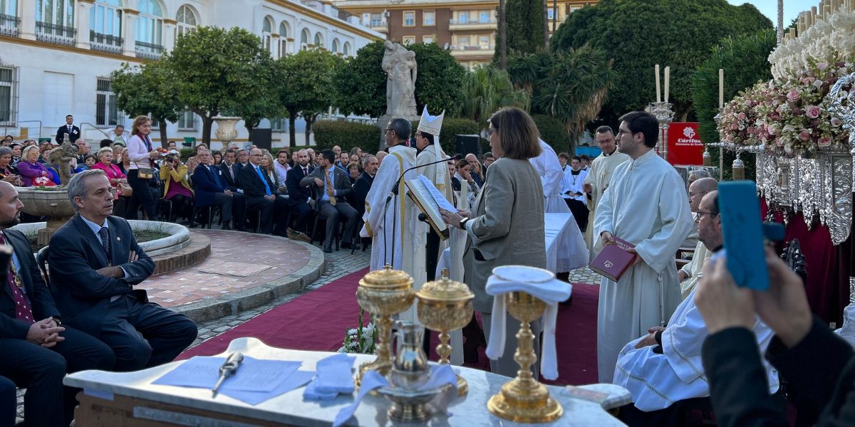El Hospital San Juan de Dios Sevilla entrega la Granada de Oro a la Hermandad de la Milagrosa en un acto conmemorativo