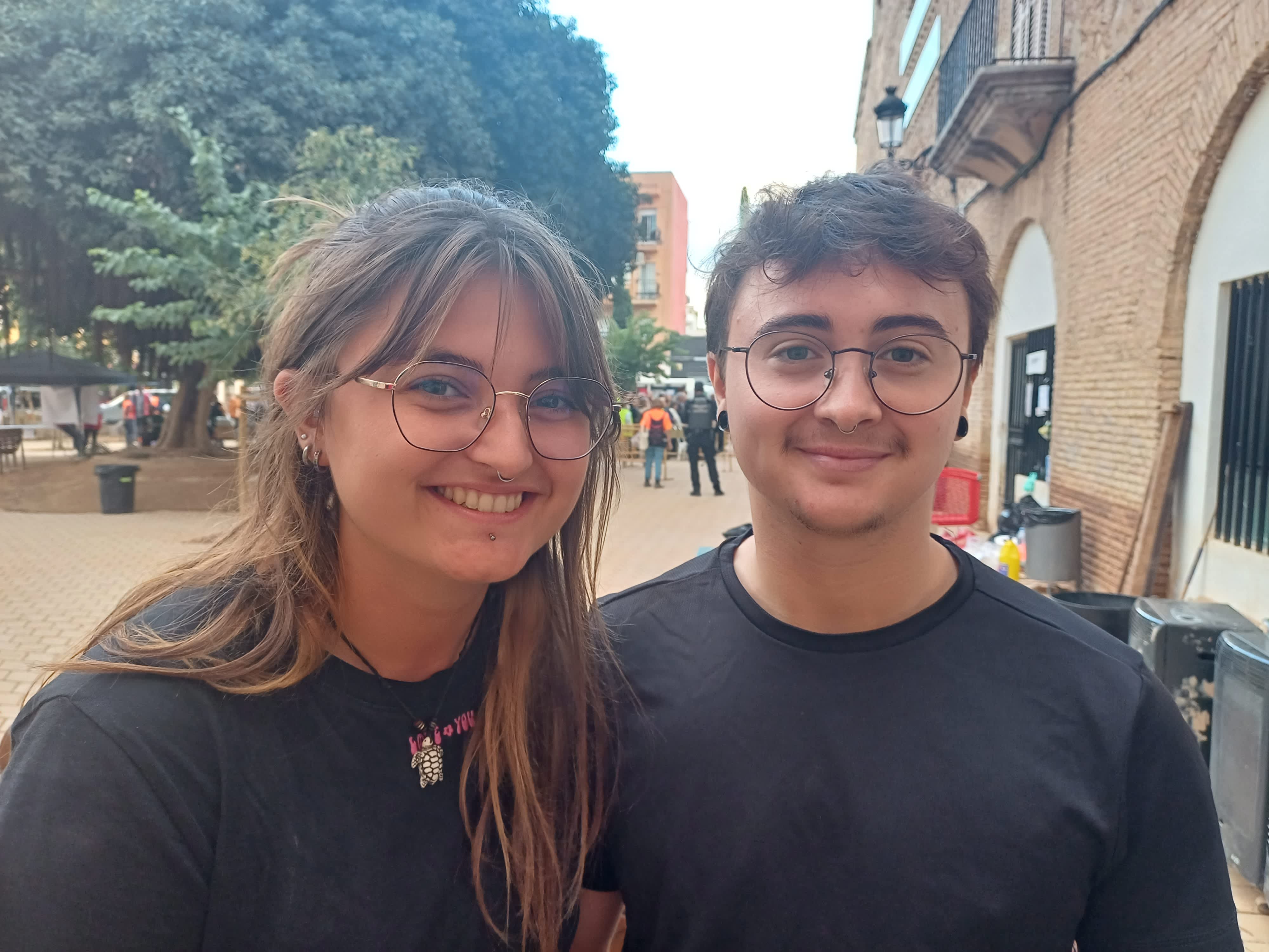 Gabin y Kimi, Voluntarios SJD Valencia y estudiantes de Erasmus
                        