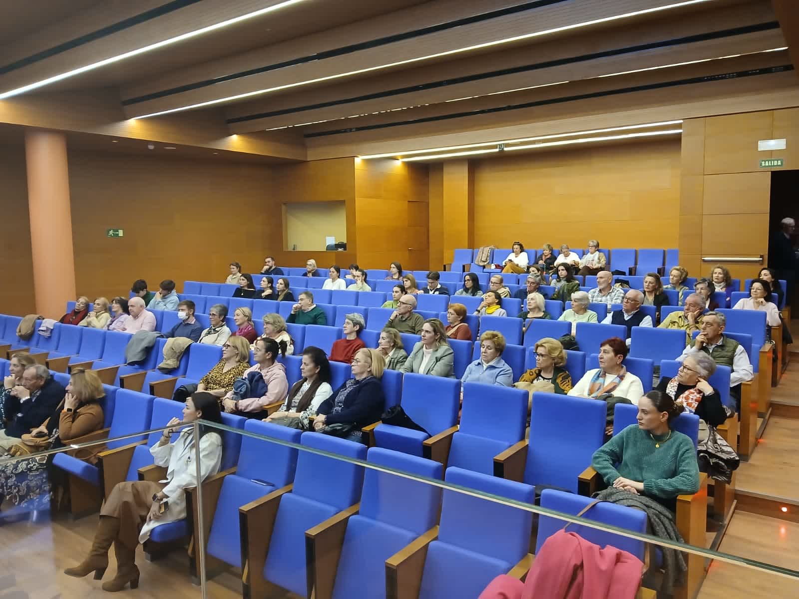 Una sesión intergeneracional para celebrar el Día Internacional del Voluntariado en el Hospital San Juan de Dios de Sevilla
                        