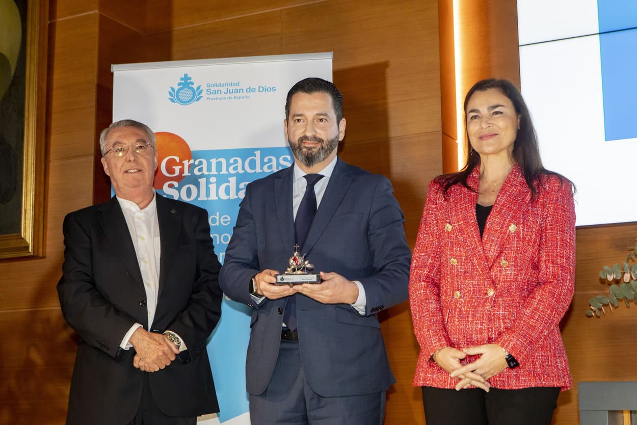 Maria José Daza Sierra, directora territorial de Andalucía y Canarias, se dirige a los doscientos asistentes del mundo empresarial