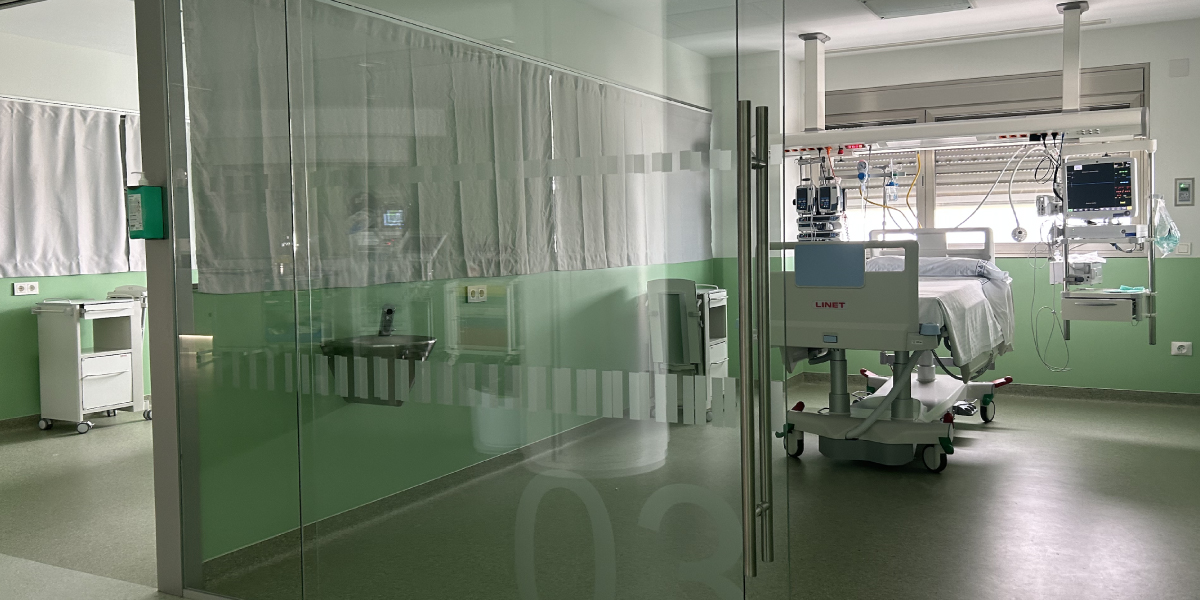 La UCI del Hospital San Juan de Dios prioriza la estabilización de los pacientes críticos y postquirúrgicos y trabajamos para crear un entorno acogedor y adaptado